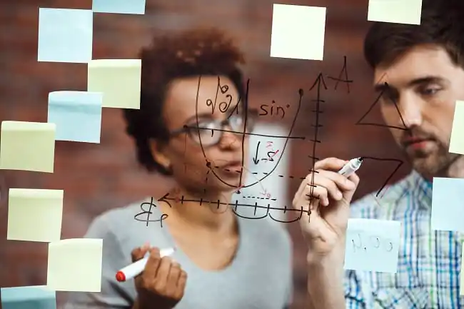 2025: O Guia Definitivo para o Equilíbrio entre Criatividade e Estratégia no Conteúdo que Vende